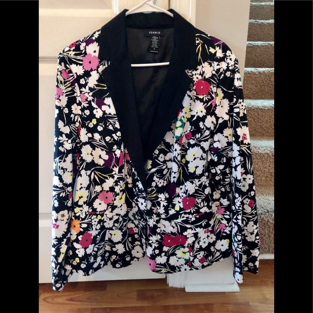 END OF SEASON SALE🔥 Torrid Floral Blazer Size 2